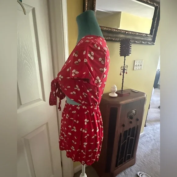 Red floral tie front romper - Picture 7 of 8
